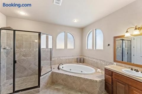 [Master bathroom] Large soaking tub