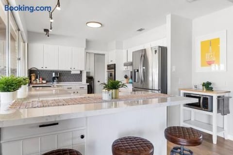 Farm Stay with Jacuzzi, Goats & Ponies – Near San Marcos