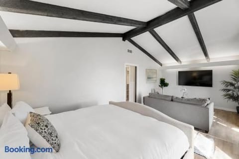 Farm Stay with Jacuzzi, Goats & Ponies – Near San Marcos