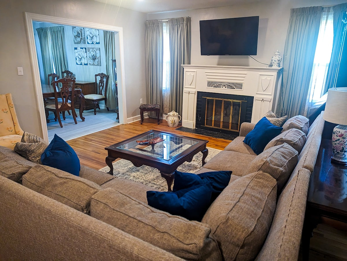 Midtown Manor - Minutes from Hospitals & The Univ. image 1