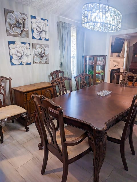 Midtown Manor - Minutes from Hospitals & The Univ.