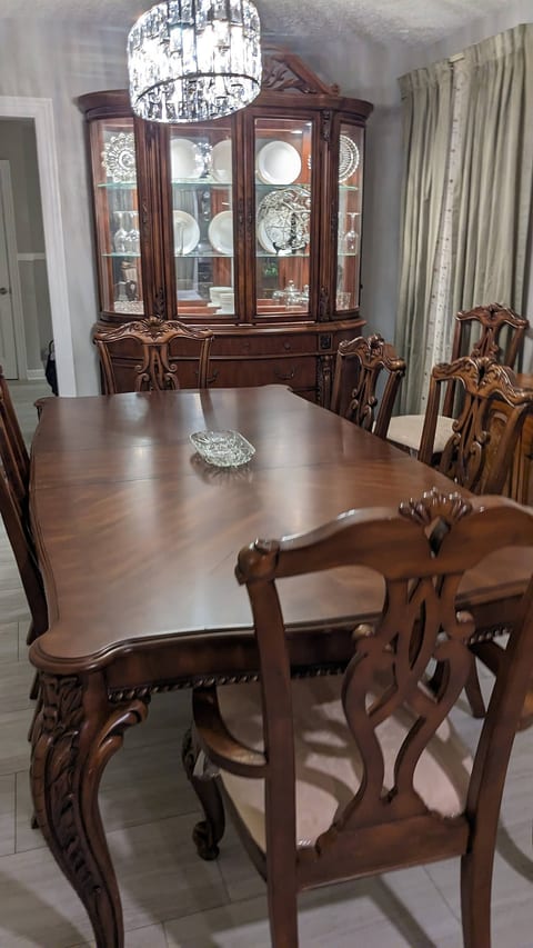 Midtown Manor - Minutes from Hospitals & The Univ.