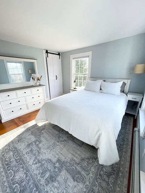 Quissett Landing | Sleeps 12 | Walk to The Knob