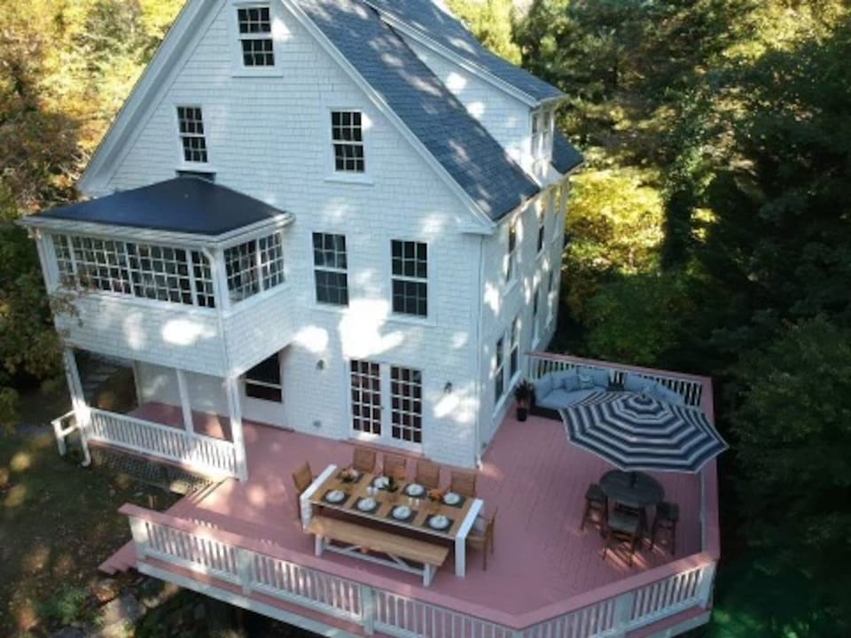 Quissett Landing | Sleeps 12 | Walk to The Knob - Falmouth