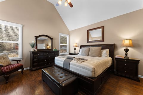 King size bed in master retreat