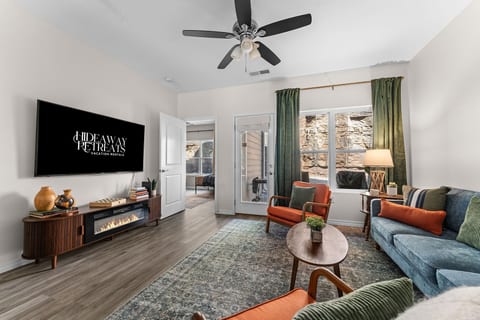 Open plan runs from the kitchen straight to the couch — easy mornings, relaxed evenings, no cramped corners. It works just as well for a family dinner as a late-night card game.