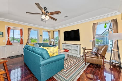 Living room image 3