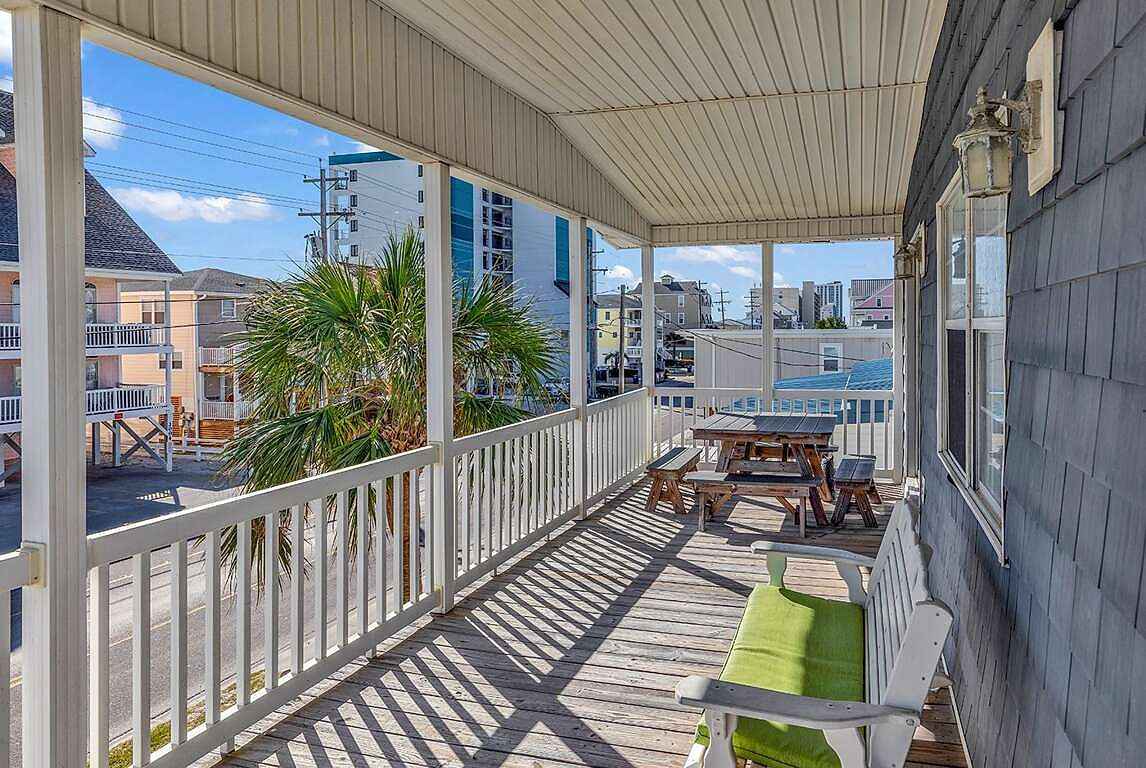 7bedroom sleep 16 in the heart of North Myrtle Beach