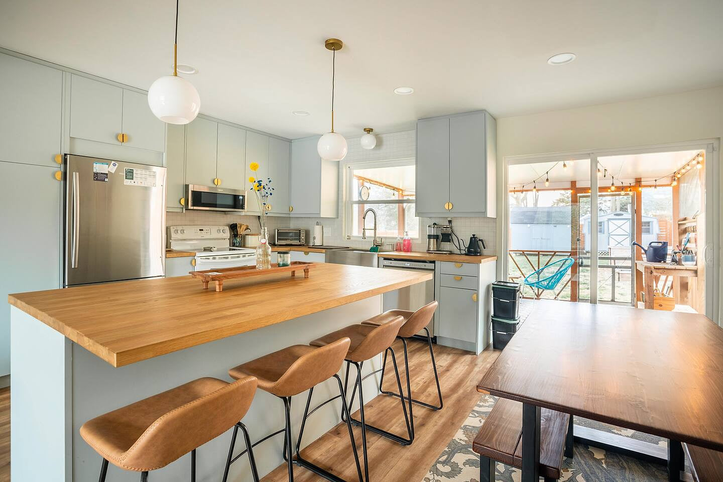 Porch & Yard, Spacious & Cozy, Close to Downtown!