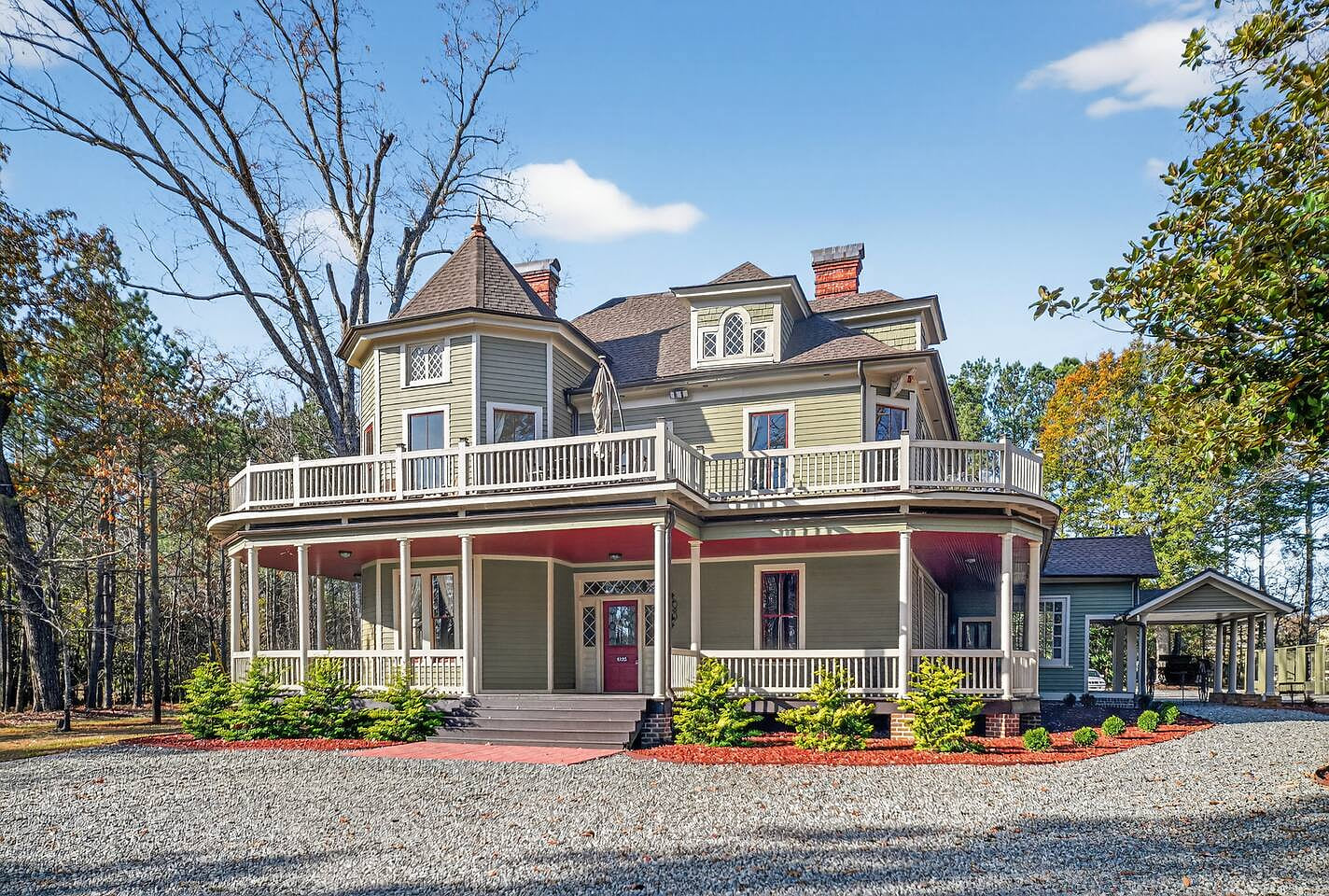 Stunning 1890s Victorian · 7BR/4BA · Sleeps 14
