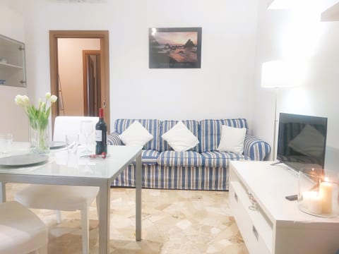 32inch tv with access to Netflix and prime via personal account, comfortable sofa, air-conditioning and sunrise view with access to east facing balcony.