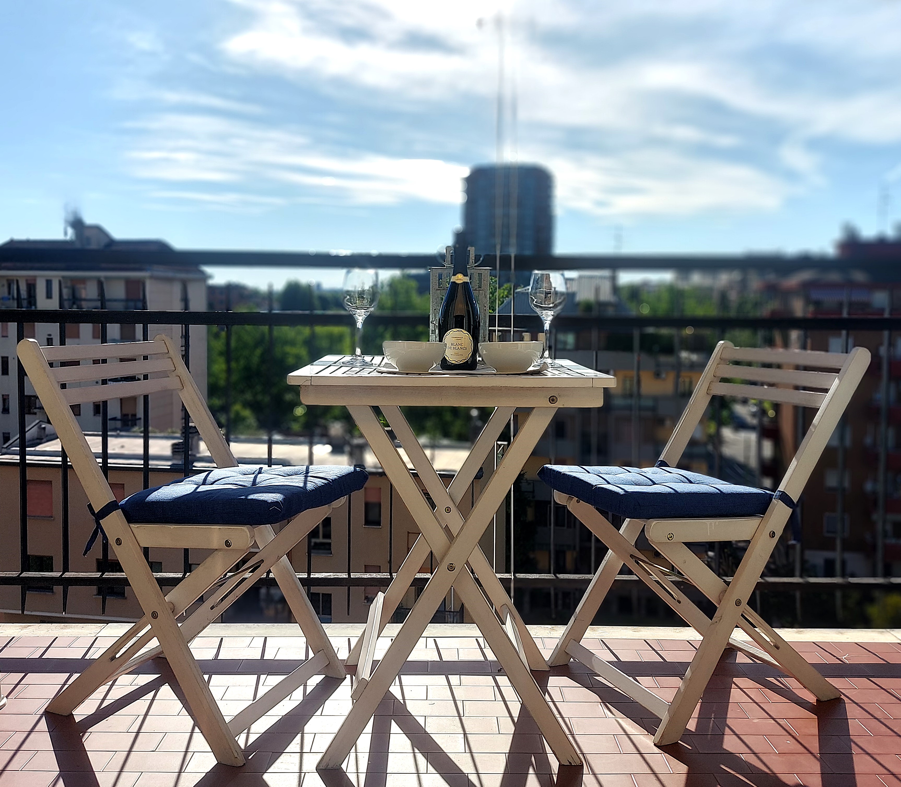 Bright Apt City View | Air Con Balcony | Desk M5