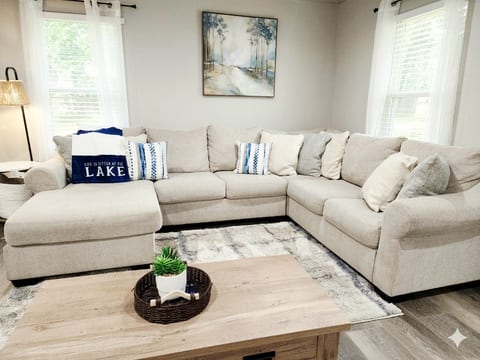 Lake Conroe | Marina | Relax | Volleyball & Games
