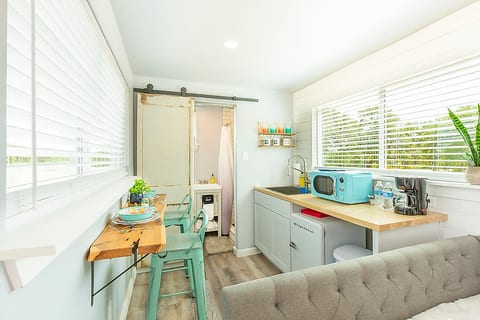 The Container Retreat @ 290 Wine Trail #1