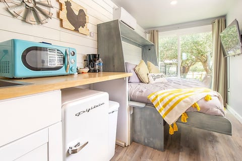 The Container Retreat @ 290 Wine Trail #2