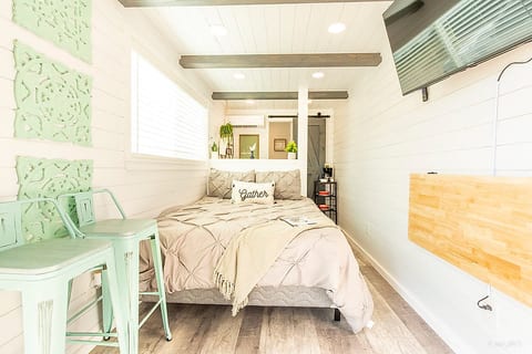 The Container Retreat @ 290 Wine Trail #9