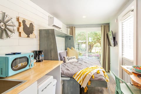 The Container Retreat @ 290 Wine Trail #7