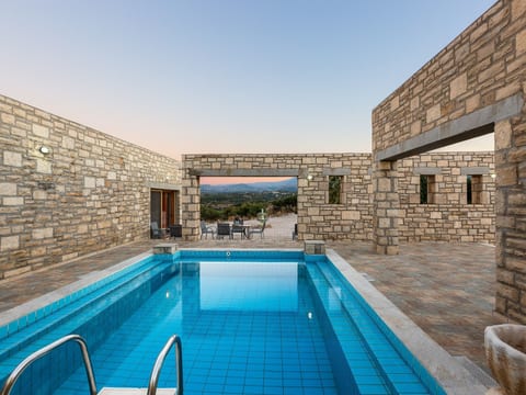 Villa Ypsilon
