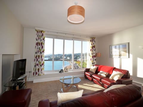 Lichtdurchflutete Ferienwohnung in der zweiten Etage mit Panorama-Blick über de
