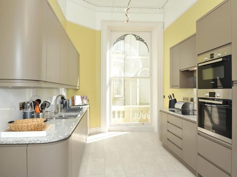 Geschmackvoll und luxuriös eingerichtete Ferienwohnung in der ersten Etage, mit
