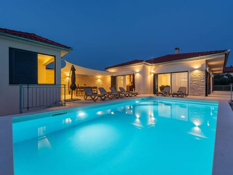 Pool Indoor