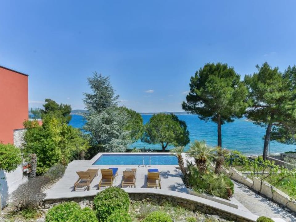 Strandvilla Mediterranea mit Pool - Kukljica