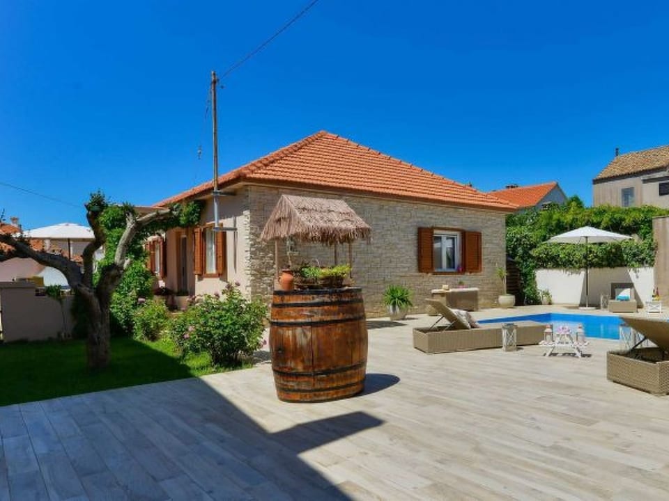 Modernes Ferienhaus Gatsby nur 40 m vom Meer entfernt - Petrčane
