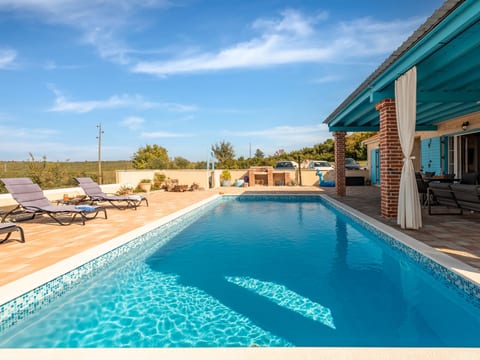 Villa Jurenda with heated pool