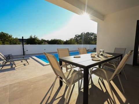 Villa Zara Blu with pool