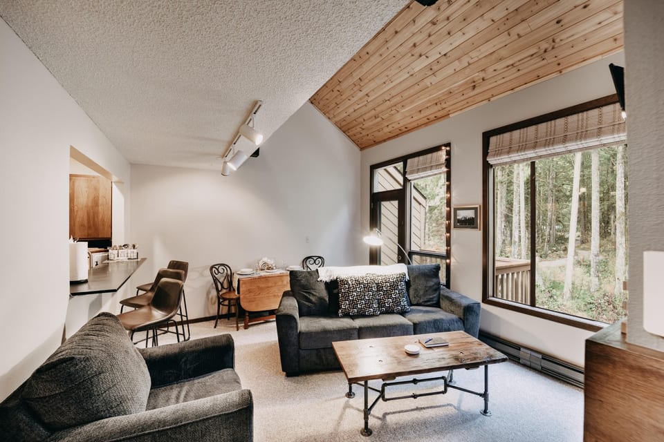 14SW - Mt Baker Lodging Condo - Sleeps 4! - Glacier