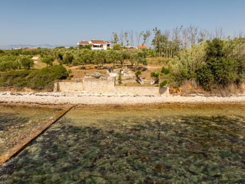 Olivar house with heated pool by the beach