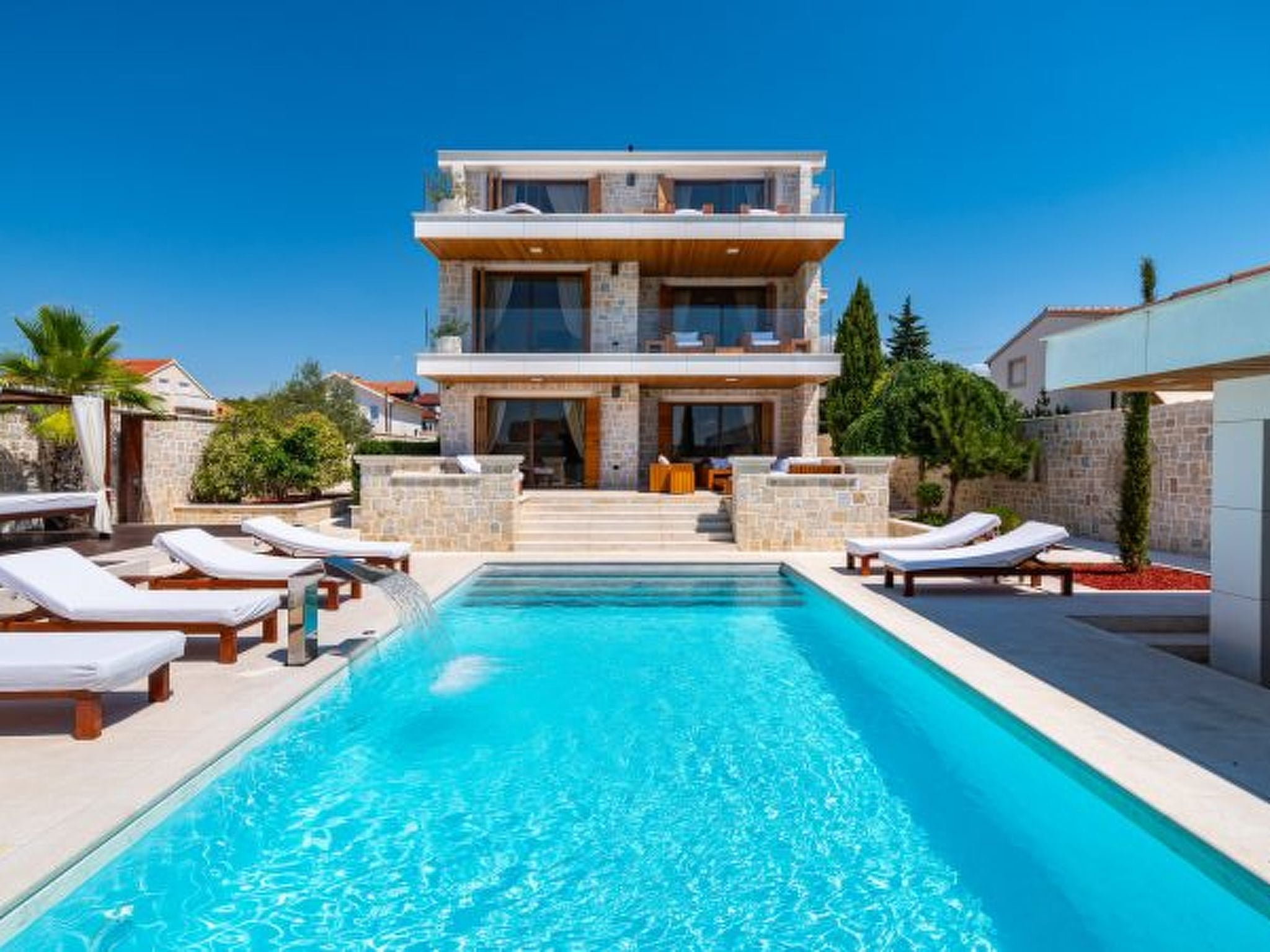 Villa Nena with heated pool, jacuzzi and sauna