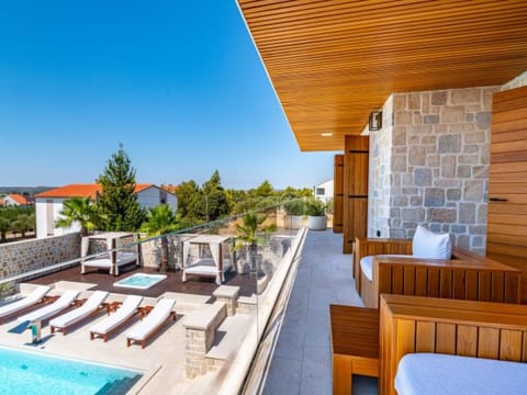 Villa Nena with heated pool, jacuzzi and sauna