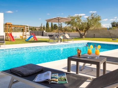 Villa Lacus in Vrana with pool