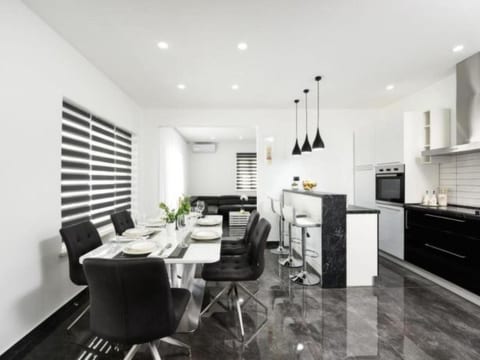 Villa Mare with heated pool and gym