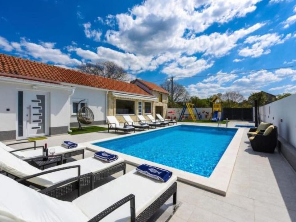 Villa Mare with heated pool and gym - Crno