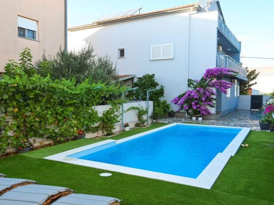 Casa de vacaciones Urbana con piscina - Crno