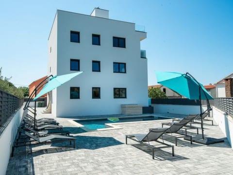 Villa Div with heated pool Apartment No.2