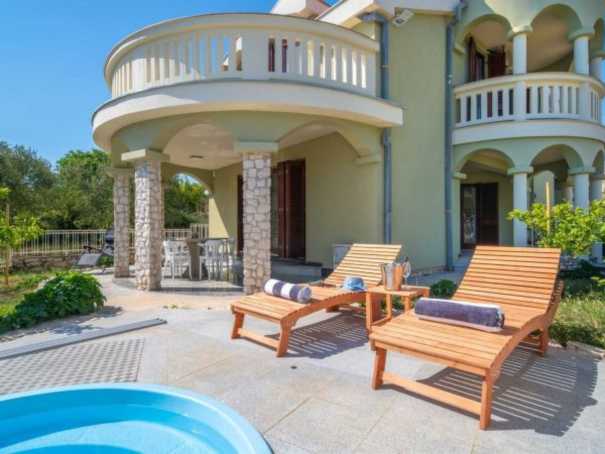 Charming Villa Rea, 8+2 with heated pool