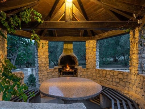 Charming Villa Rea, 8+2 with heated pool