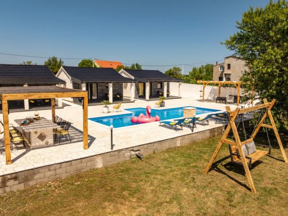 Einzigartige Villa V mit Pool - Pristeg