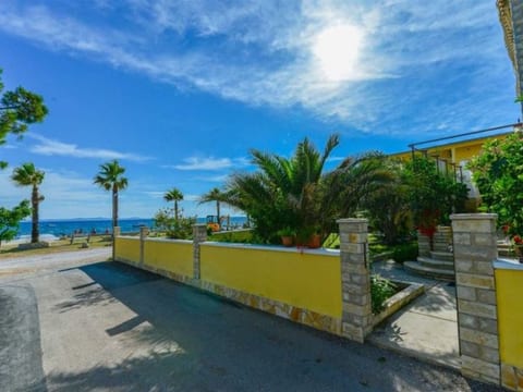 Holiday Apartment Inga with exit to the beach