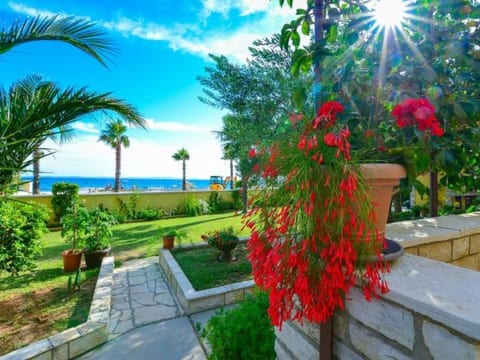 Holiday Apartment Inga with exit to the beach