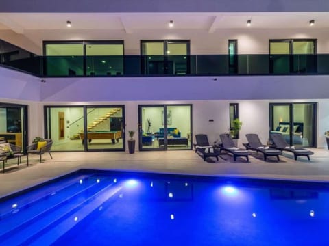 Villa Royal Hill with pool