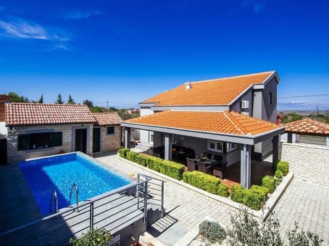Villa Enna with heated pool