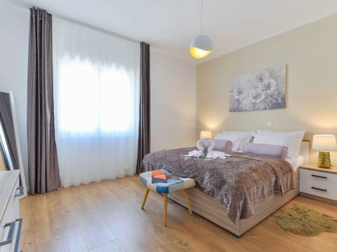 Villa First Hill with heated pool