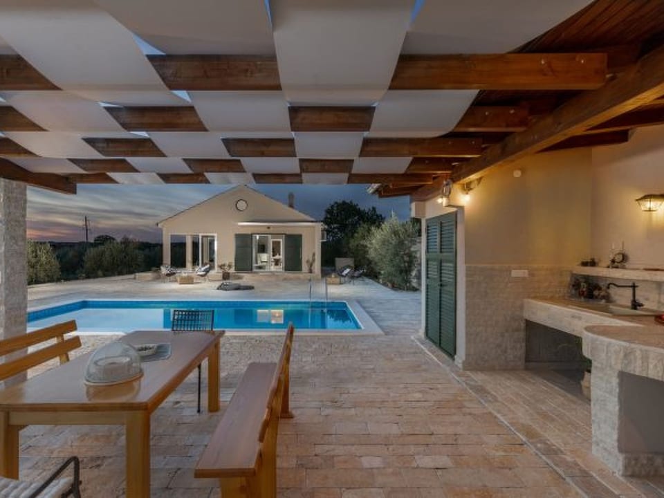 Villa Oliveto with pool - Pristeg