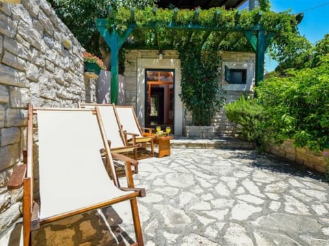 Stone Holiday house Zara with jacuzzi
