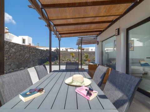 Casa OASIS DEL SOL, prívate villa in Playa Blanca