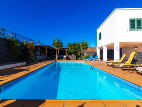 VILLA LEONARD